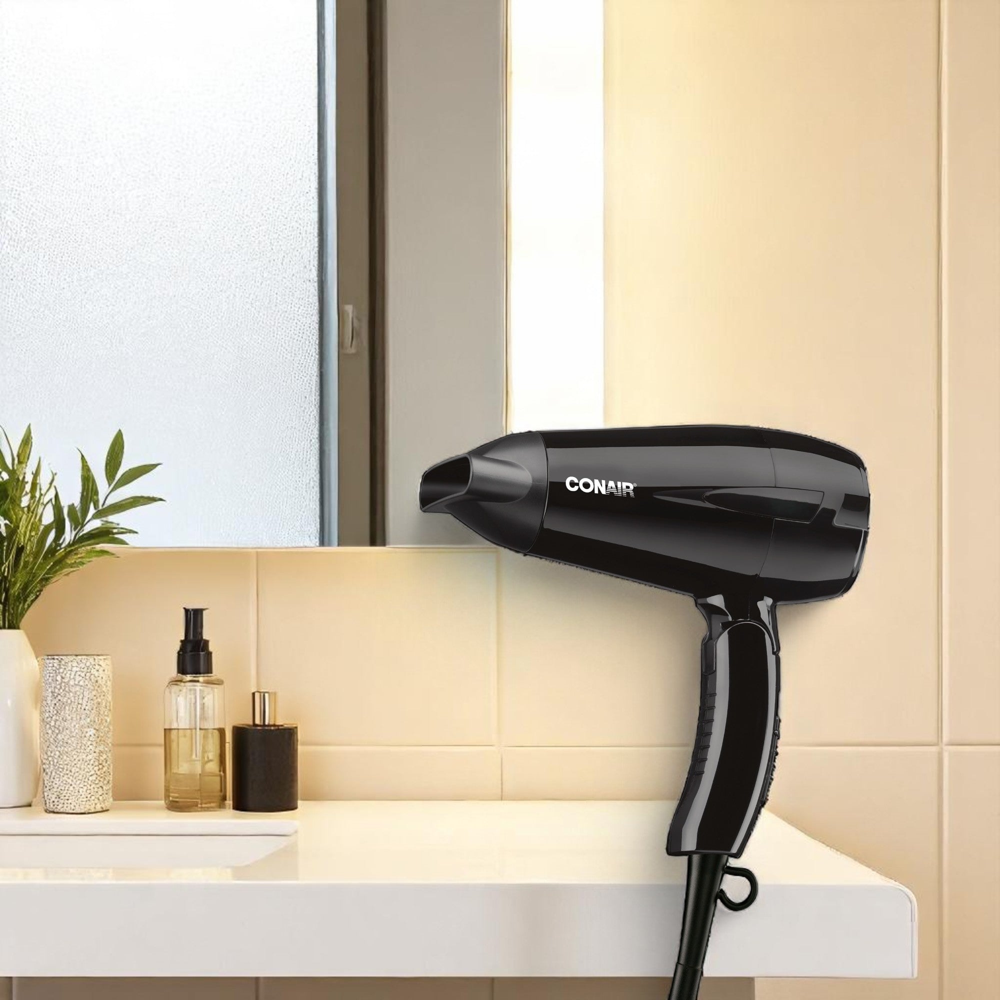 Conair Sèche-Cheveux Compact avec Poignée Pliable, Moteur de 1875 Watts, Noir - 5549NC - Simple Boutique