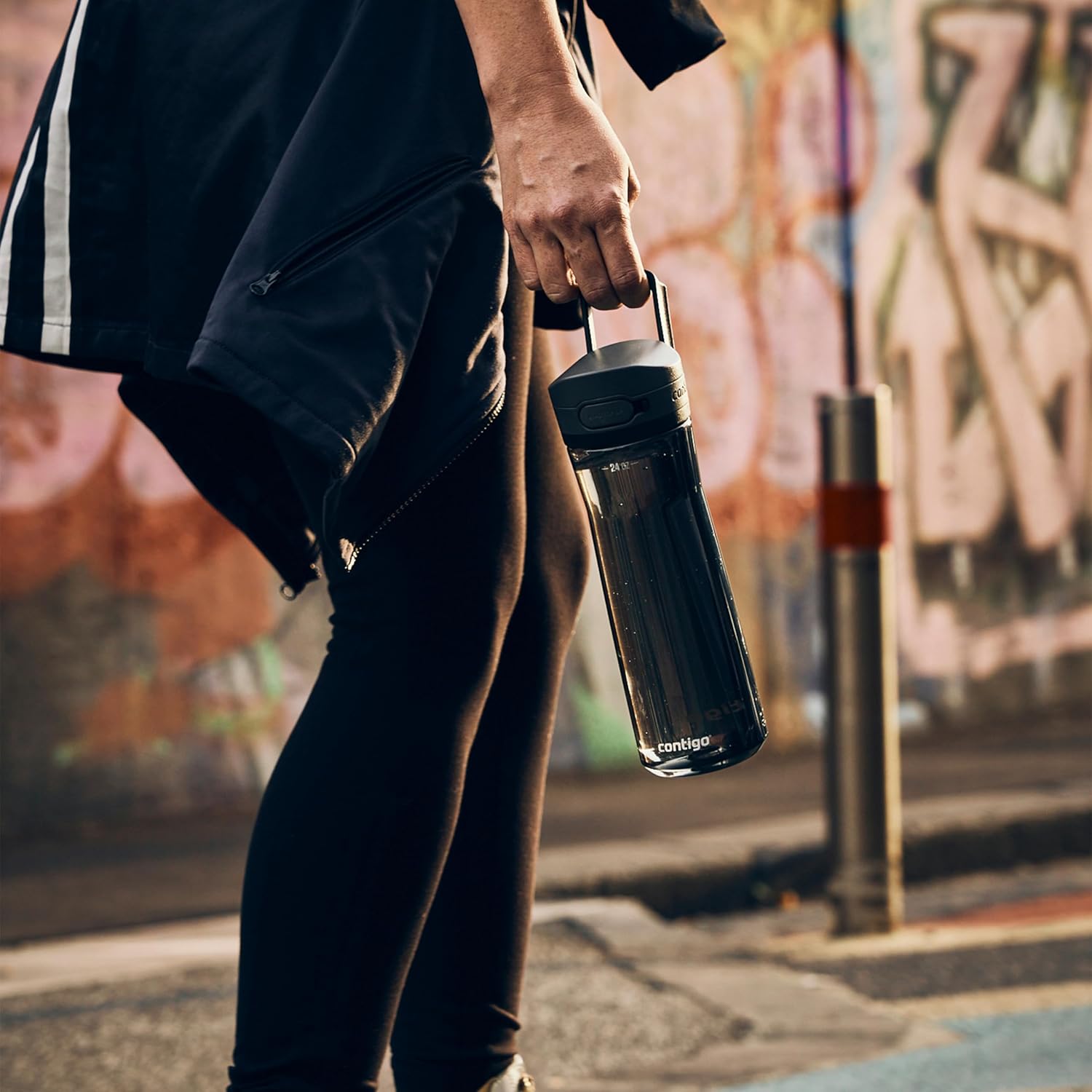 Contigo - Bouteille d'eau avec Couvercle Anti-fuite et Verrouillage, Sans BPA, Capacité de 709ml, Noir - Simple Boutique