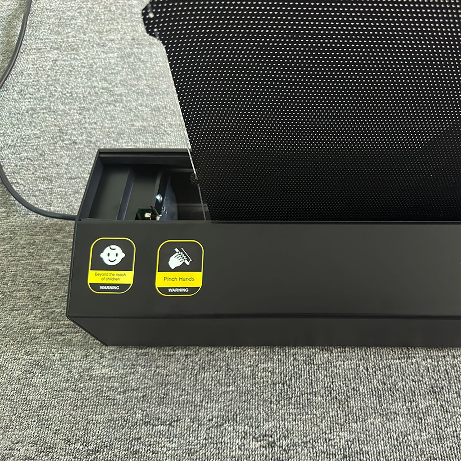 EluneVision - Écran de Projection ALR Motorisé au Sol "Tab-Tension", Aurora 8K, 16:9, Rejet de la Lumière Ambiante, Focal Ultra Courte - Simple Boutique