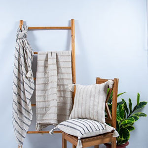 F. Corriveau International - Jetée à Rayure Natural, Intérieur/Extérieur, 50" x 60" - Simple Boutique