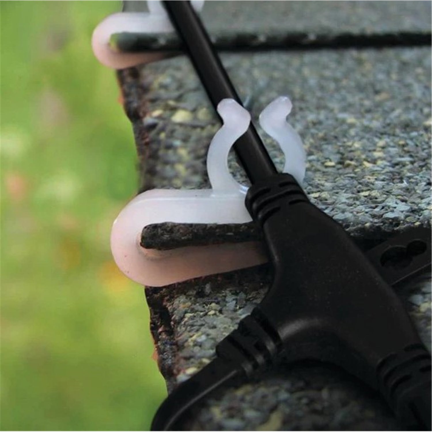 Monster - Guirlande Lumineuse LED pour Patio, Longeur de 35 Pieds, Désign Étanche, Éclairage et Effet multicolores - Simple Boutique