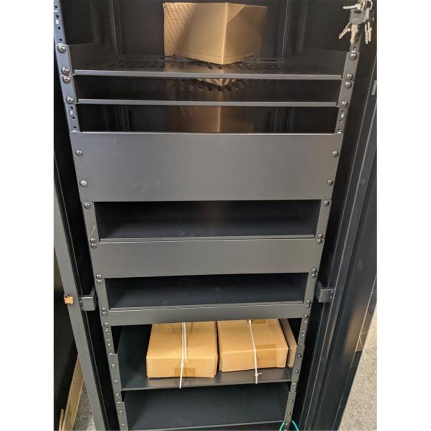 TechCraft - Armoire Audio Visuelle 27U, 23.6" de Profondeur, Porte avec Serrure, Assemblé, Noir - Simple Boutique