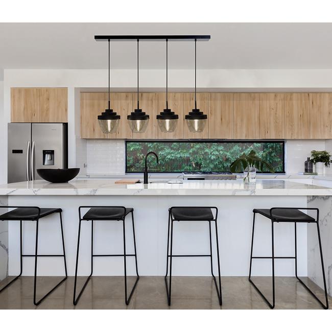 BAZZ P17224BK Luminaire suspendu quadruple 64 po 4 Ampoules - Liquidation Vente Finale - Simple Boutique