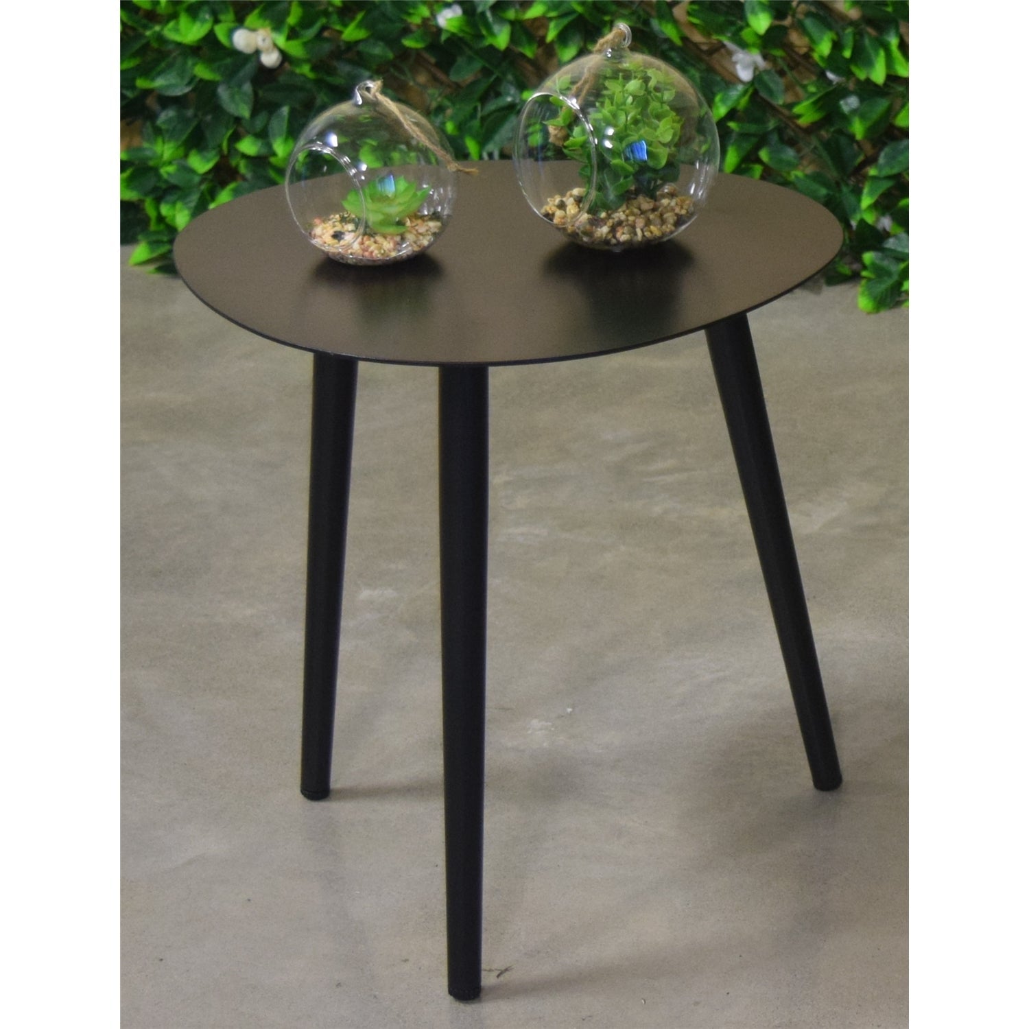F. Corriveau International - Table d'appoint Triangulaire pour l'extérieur, 16" x 16" x 16", Cadre en Aluminium, Noir - Simple Boutique
