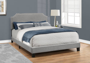 Monarch Specialties I 5925Q Lit, Grand, Plate-forme, Chambre À Coucher, Cadre, Rembourré, D'aspect Lin, Pattes En Bois, Gris, Chrome, Transitionnel - Simple Boutique
