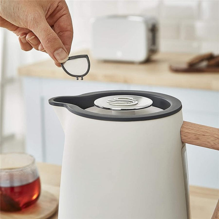Swan - Bouilloire Électrique de la Collection Nordique, Capacité de 1.7 Litres, 1500 Watts, Blanc Mat - Simple Boutique