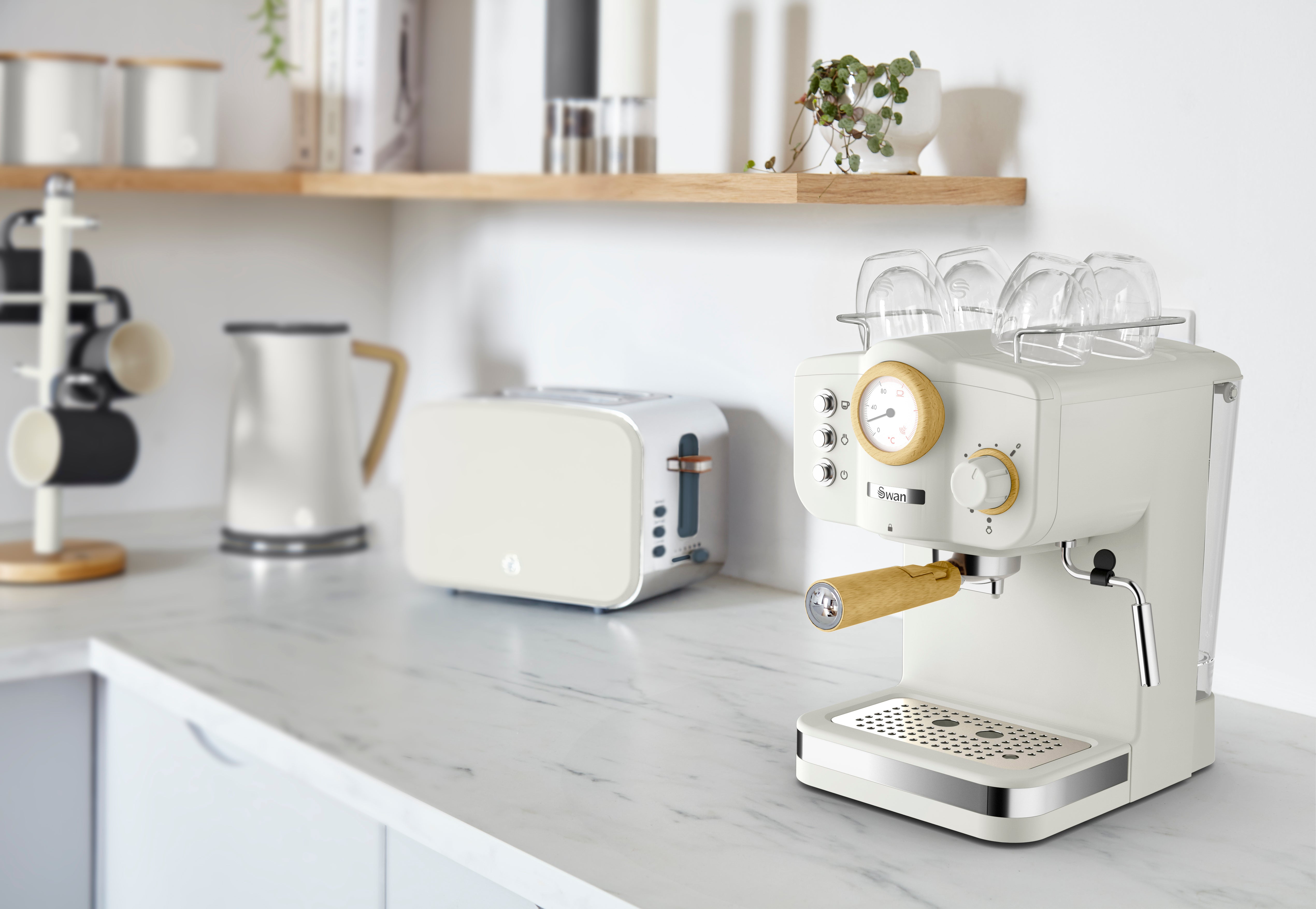 Swan Nordic SK22111WHTN Machine à Espresso, Pression 15 Bars, Mousseur à Lait, Réservoir 1,2 L, Blanc - Simple Boutique