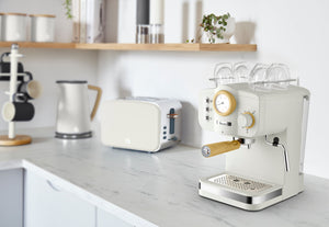 Swan Nordic SK22111WHTN Machine à Espresso, Pression 15 Bars, Mousseur à Lait, Réservoir 1,2 L, Blanc - Simple Boutique