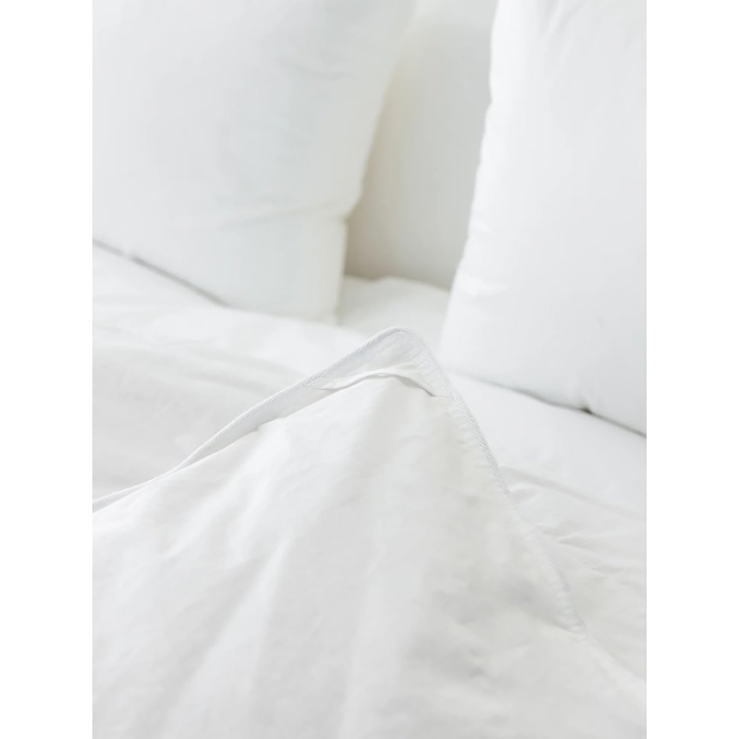 Bianca - Couette en Duvet Recyclé, 4 Saison, Hypoallergénique, Éco-Responsable, Fait à Montréal (6 Grandeurs Disponibles) - Simple Boutique