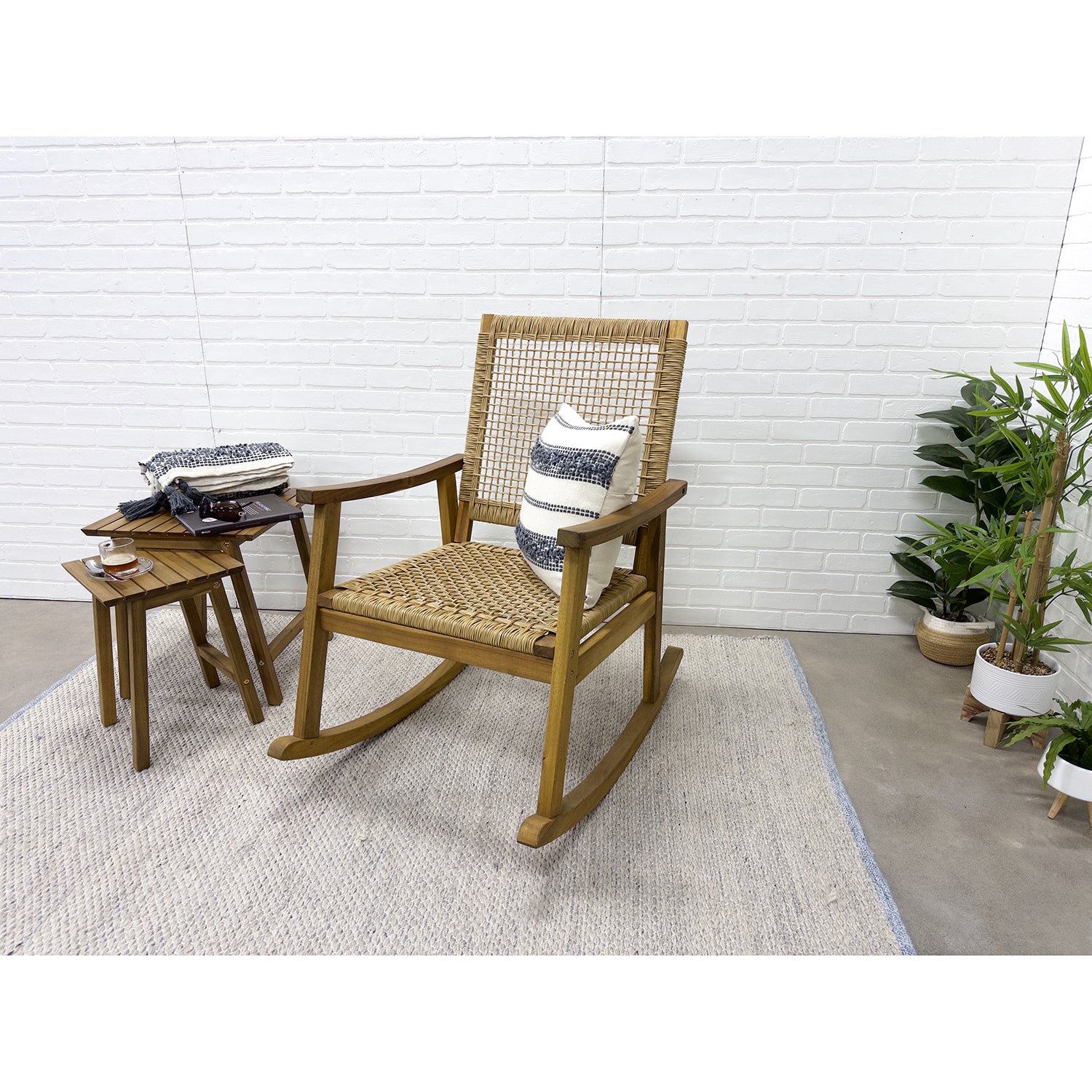 Chaise Berçante Lara avec Dossier et Assise en Osier Entrelacé - Simple Boutique