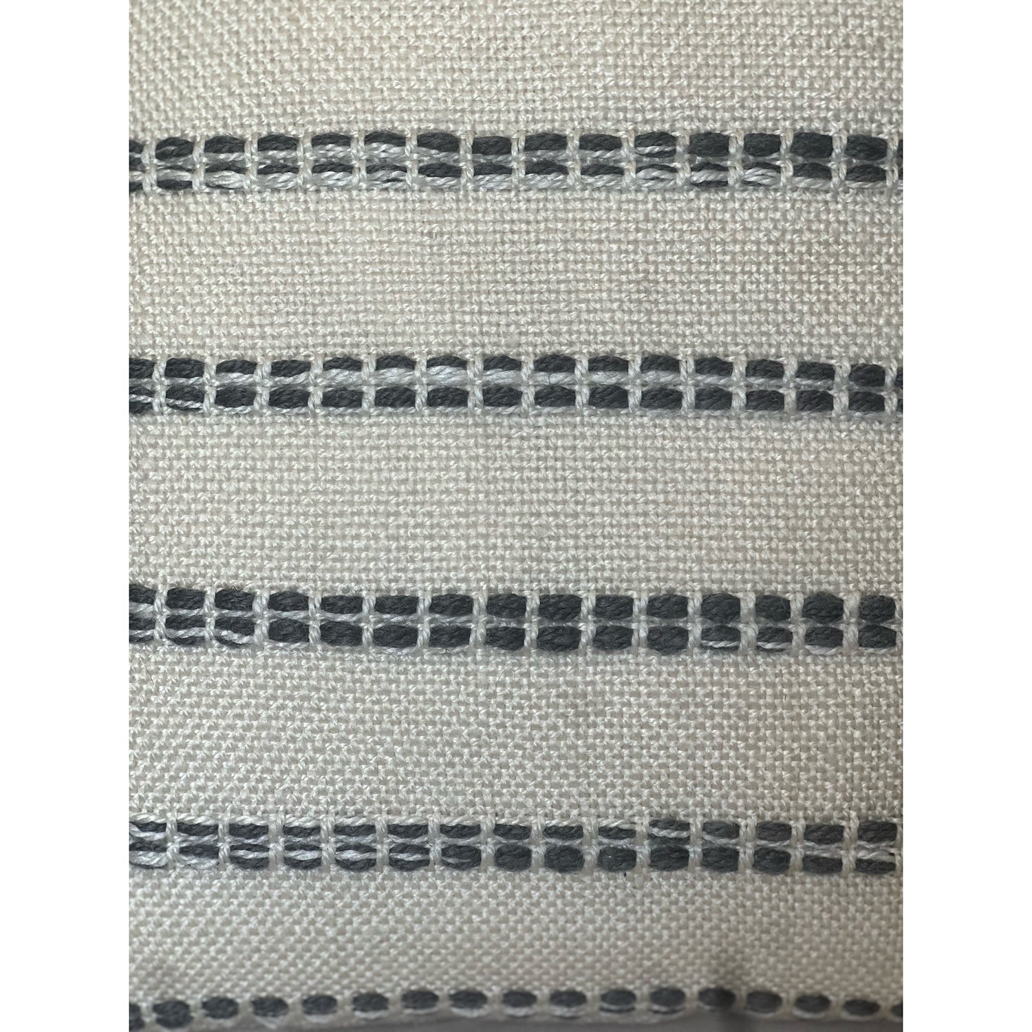 Coussin à Rayure Natural, Intérieur/Extérieur, 18" x 18" - Simple Boutique