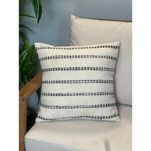 F. Corriveau International - Coussin à Rayure Natural, Intérieur/Extérieur, 18" x 18" - Simple Boutique