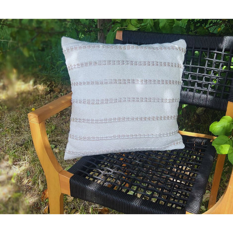 F. Corriveau International - Coussin à Rayures Naturelles, Intérieur/Extérieur, 18" x 18" - Simple Boutique
