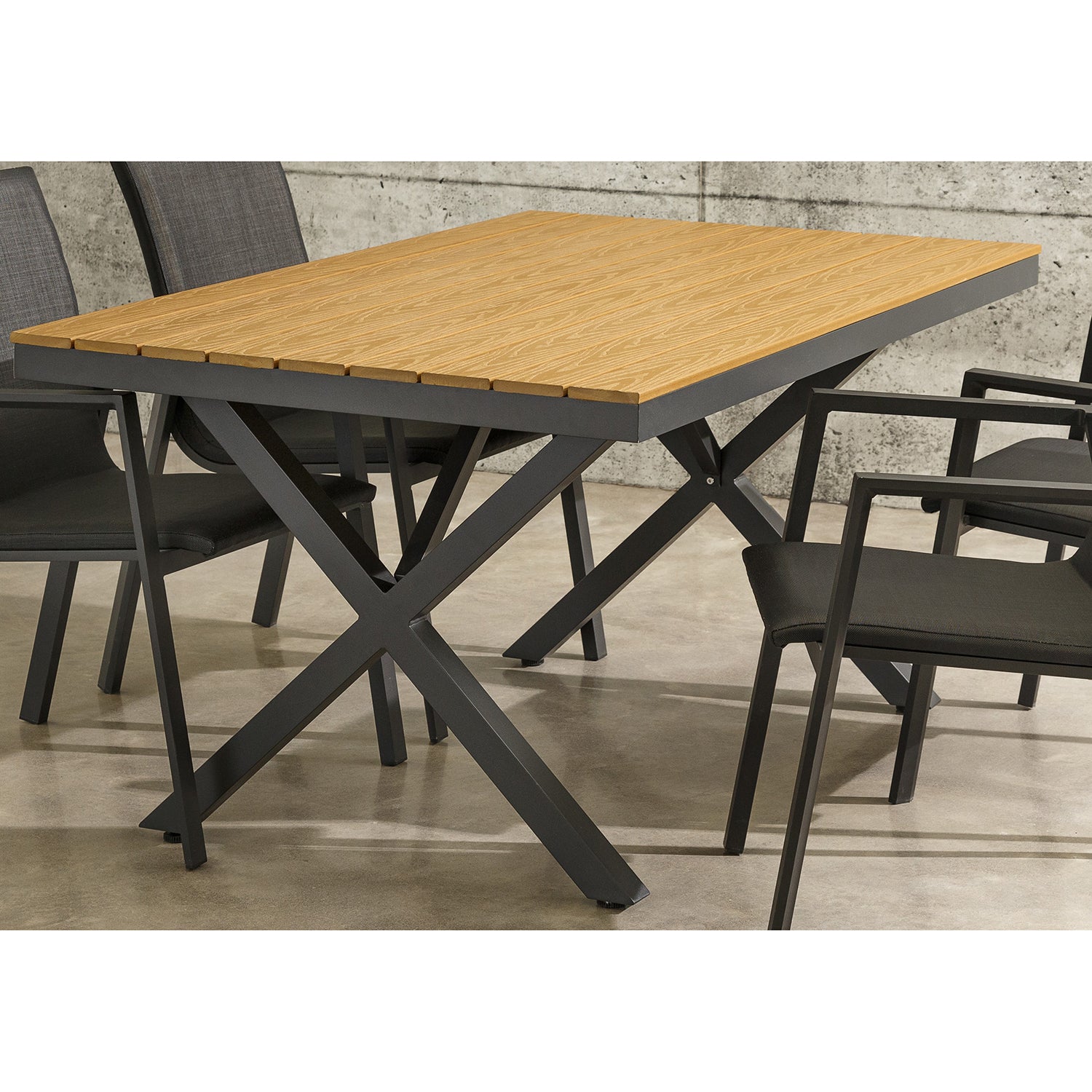 F. Corriveau International - Table à Manger Nappa Extérieur, Aluminium et PS Wood - Simple Boutique