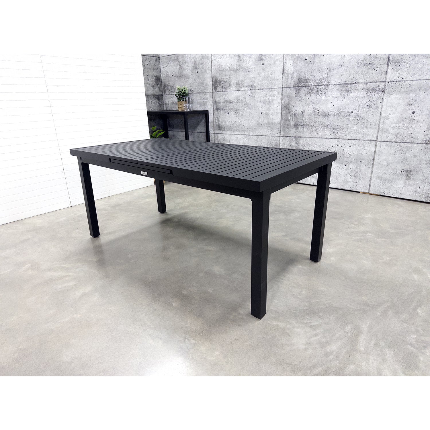 F. Corriveau International - Table à Rallonge Extérieur, Fait en Aluminium, Noir - Simple Boutique