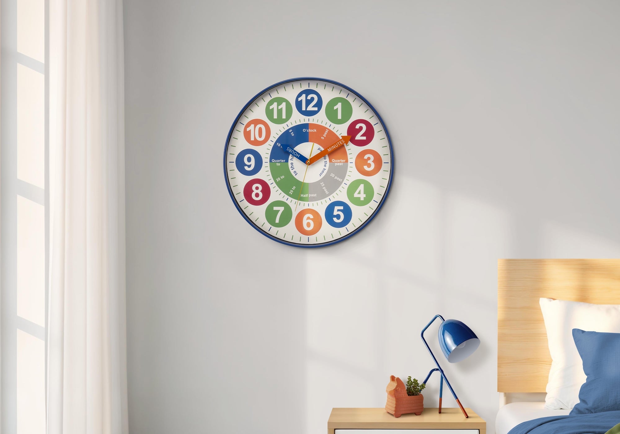 I 9101 - Horloge, 18'' Rond, Juvénile, Horloge Murale, Visage Multicolore, Cadre Bleu, Contemporain, Moderne