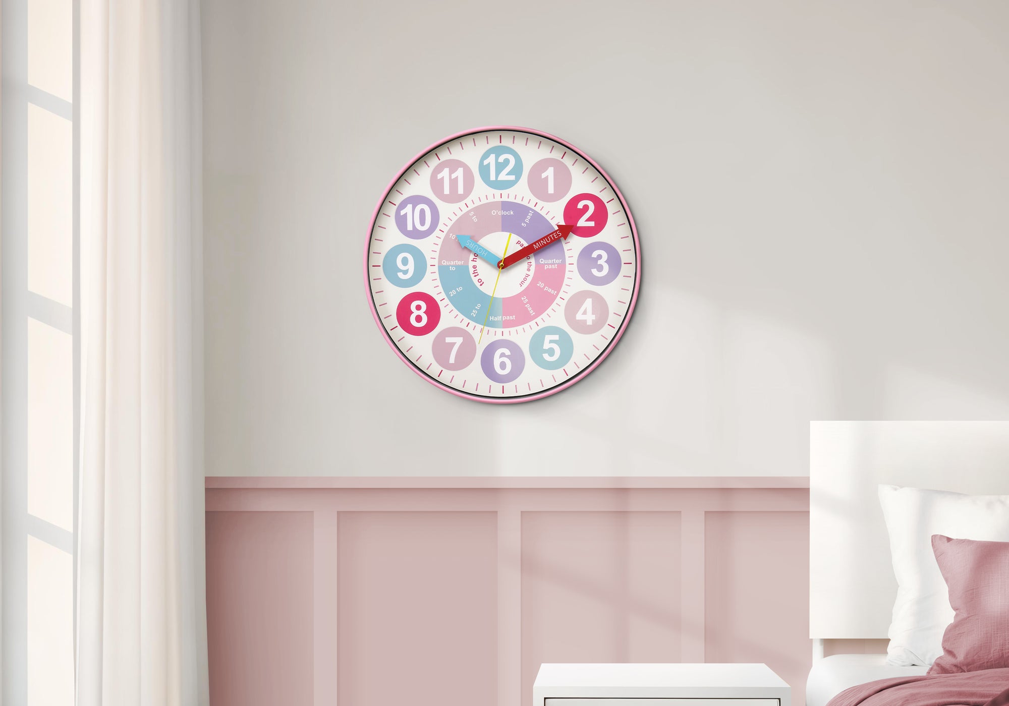 I 9102 - Horloge, 18'' Rond, Juvénile, Horloge Murale, Visage Multicolore, Cadre Rose, Contemporain, Moderne