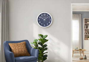 I 9116 - Horloge, 12'' Rond, Horloge Murale, Visage Bleu, Cadre Blanc, Moderne, Contemporain - Simple Boutique