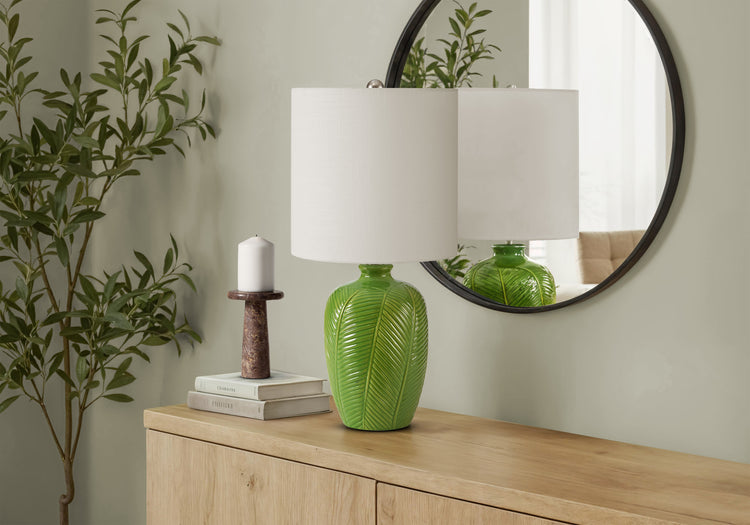 I 9413 - Luminaire, 19''H, Lampe De Table, Céramique Verte, Abat-jour Blanc, Contemporain - Simple Boutique