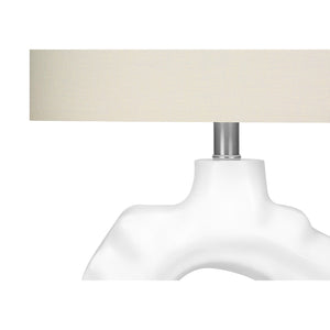 I 9727 - Luminaire, 25"H, Lampe De Table, Résine Créme, Abat-jour Ivoire / Crème, Moderne - Simple Boutique