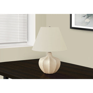 I 9733 - Luminaire, 21"H, Lampe De Table, Résine Créme, Abat-jour Ivoire / Crème, Transitionnel - Simple Boutique
