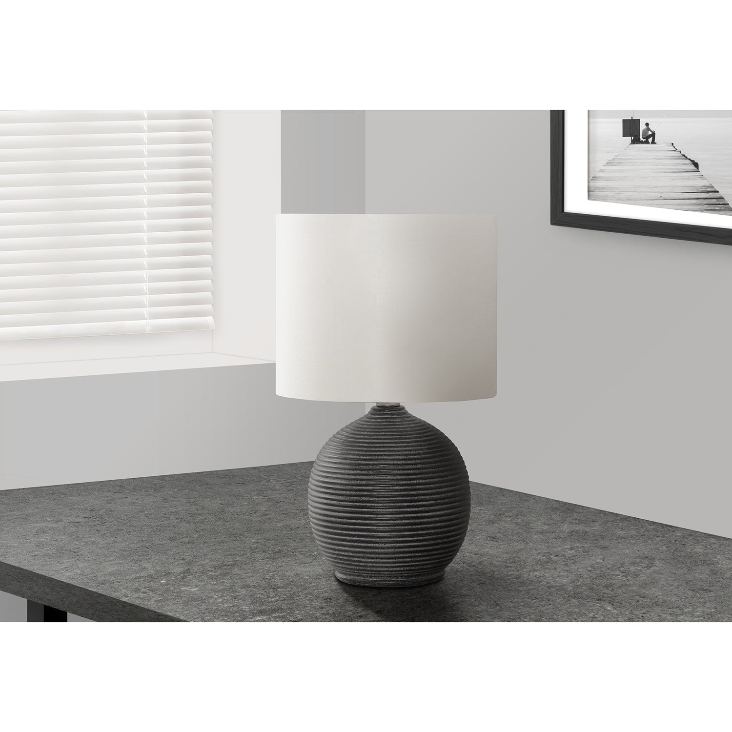 I 9764 - Luminaire, 16"H, Résine Noire, Abat-jour Ivoire / Crème, Contemporain - Simple Boutique