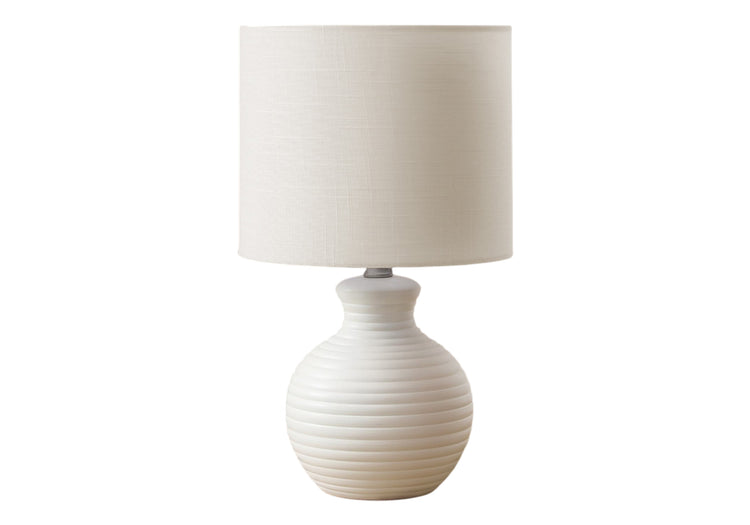 I 9777 - Luminaire, 16''H, Lampe De Table, Résine Blanche, Abat-jour Ivoire / Crème, Contemporain - Simple Boutique