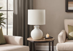 I 9777 - Luminaire, 16''H, Lampe De Table, Résine Blanche, Abat-jour Ivoire / Crème, Contemporain - Simple Boutique