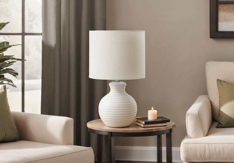 I 9777 - Luminaire, 16''H, Lampe De Table, Résine Blanche, Abat-jour Ivoire / Crème, Contemporain - Simple Boutique