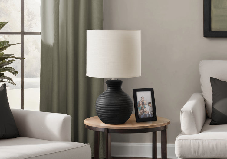 I 9778 - Luminaire, 16''H, Lampe De Table, Résine Noire, Abat-jour Ivoire / Crème, Contemporain - Simple Boutique