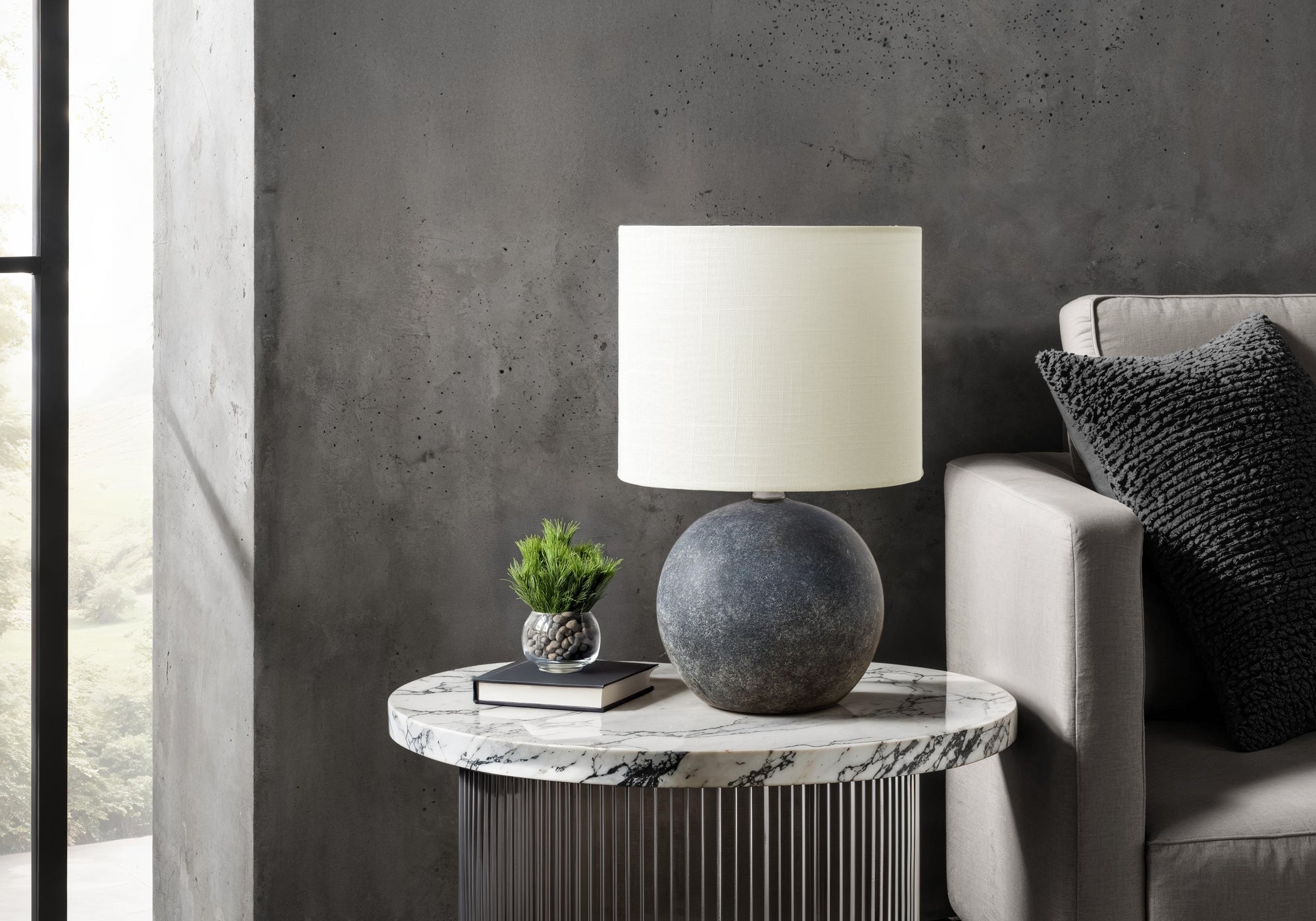 I 9850 - Luminaire, Lampe De Table, 16''H, Béton Gris, Abat-jour Ivoire / Crème - Simple Boutique