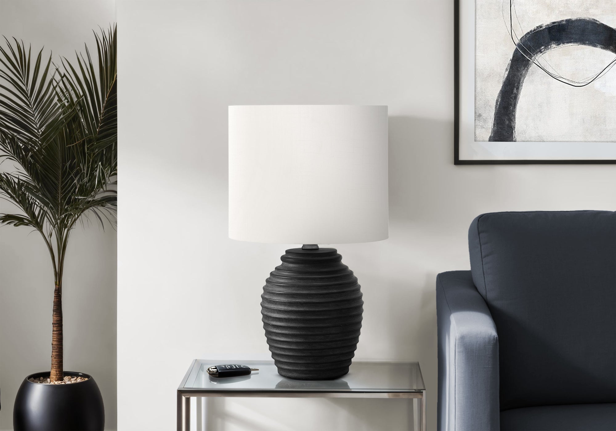 I 9863 - Luminaire, 17''H, Lampe De Table, Résine Noire, Abat-jour Ivoire / Crème - Simple Boutique