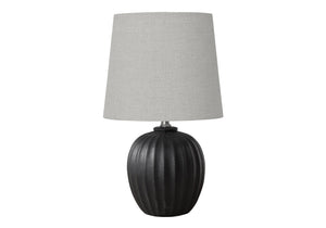 I 9868 - Luminaire, 19''H, Lampe De Table, Résine Noire, Abat-jour Gris, Transitionnel - Simple Boutique