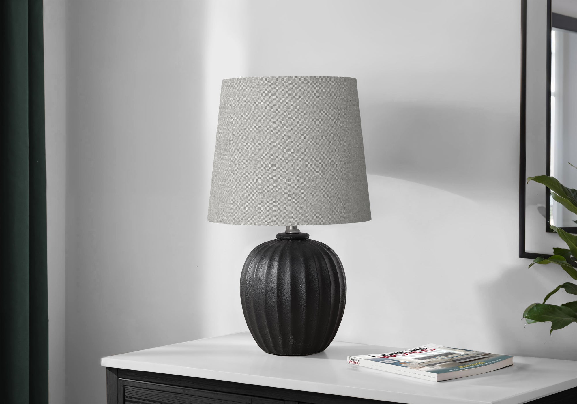 I 9868 - Luminaire, 19''H, Lampe De Table, Résine Noire, Abat-jour Gris, Transitionnel - Simple Boutique