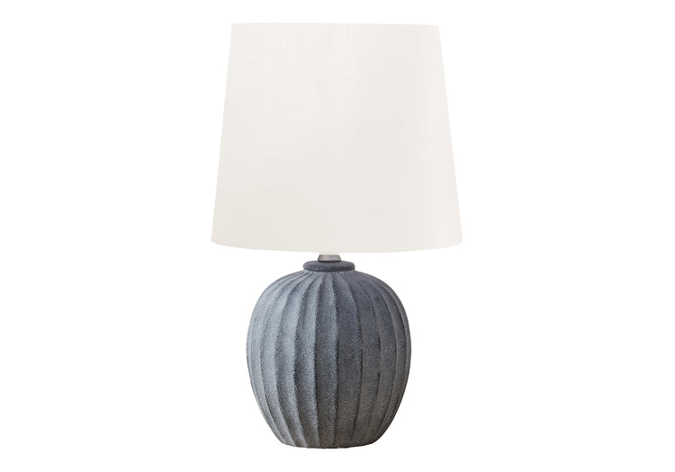 I 9869 - Luminaire, 19''H, Lampe De Table, Résine Grise, Abat-jour Ivoire / Crème, Transitionnel - Simple Boutique