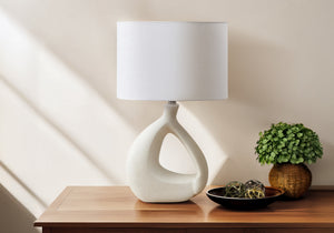 I 9880 - Luminaire, 23''H, Lampe De Table, Résine D'ivoire, Abat-jour Ivoire / Crème, Contemporain - Simple Boutique