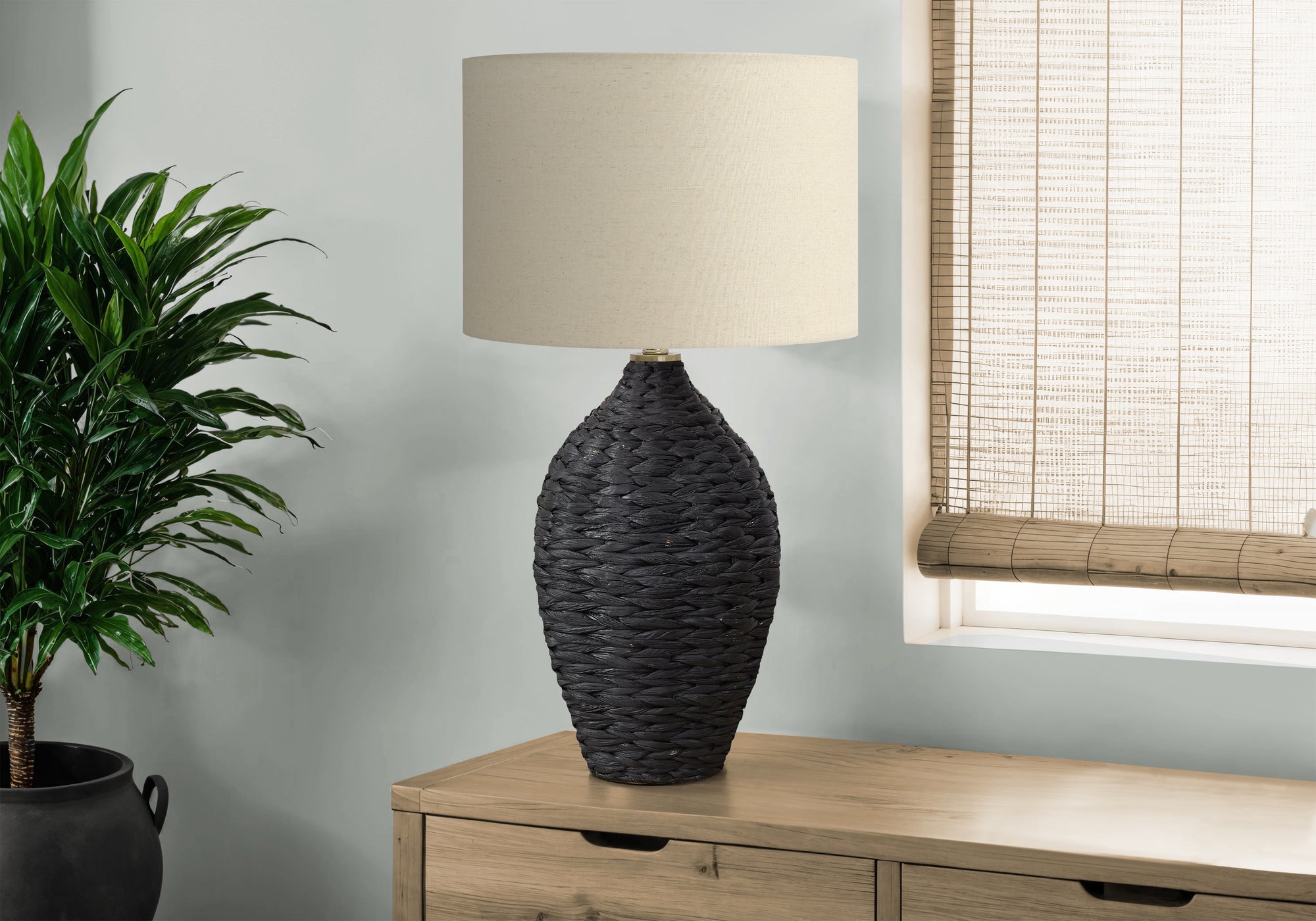 I 9918 - Luminaire, 30''H, Rotin Noir, Abat-jour Beige, Transitionnel - Simple Boutique