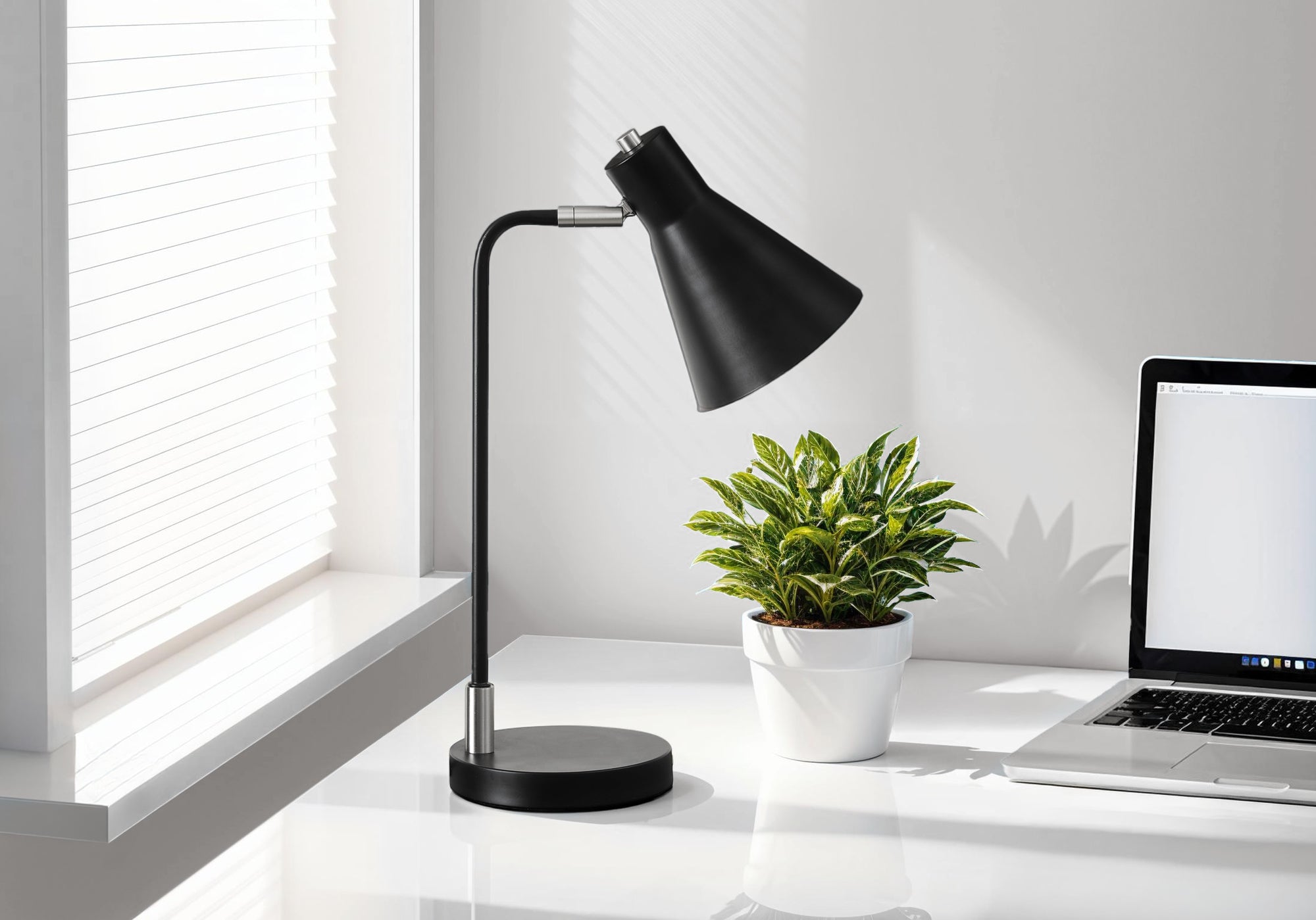 I 9956 - Luminaire, 17''H, Lampe De Table, Métal Noir, Métal Argenté, Contemporain - Simple Boutique