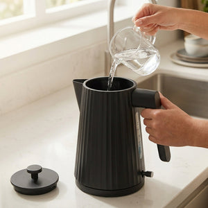 JS Gourmet Bouilloire électrique 1,7 L, 1500 W - Noir mat, Collection Vague - Simple Boutique