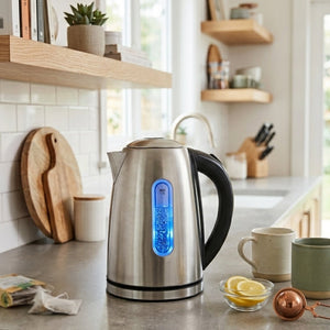 JS Gourmet Bouilloire électrique en acier inoxydable avec éclairage DEL bleu, 1100 W - 1,7 L - Simple Boutique