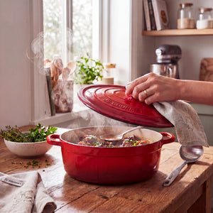 JS Gourmet Cocotte ovale en fonte émaillée, 7,2 L, Rouge cerise - Simple Boutique