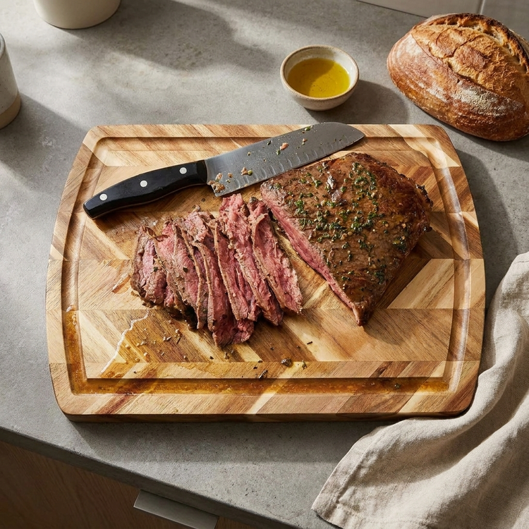 JS Gourmet Grande planche à découper, à sculpter et de service 3-en-1 en bois d'acacia avec motif « W » — 48 x 33 cm - Simple Boutique