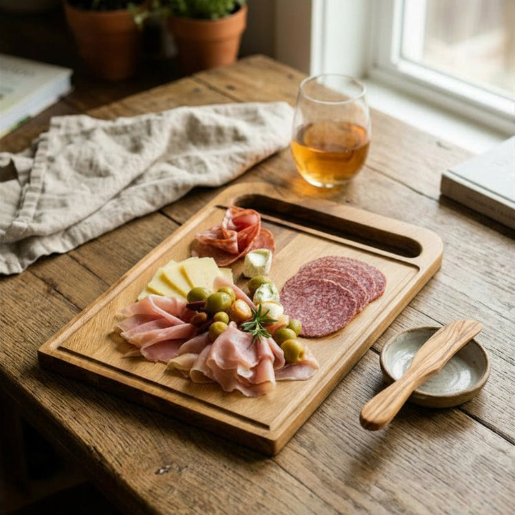 JS Gourmet Grande planche à découper et de service réversible 2 en 1 en bois de teck avec poignée intégrée - Simple Boutique