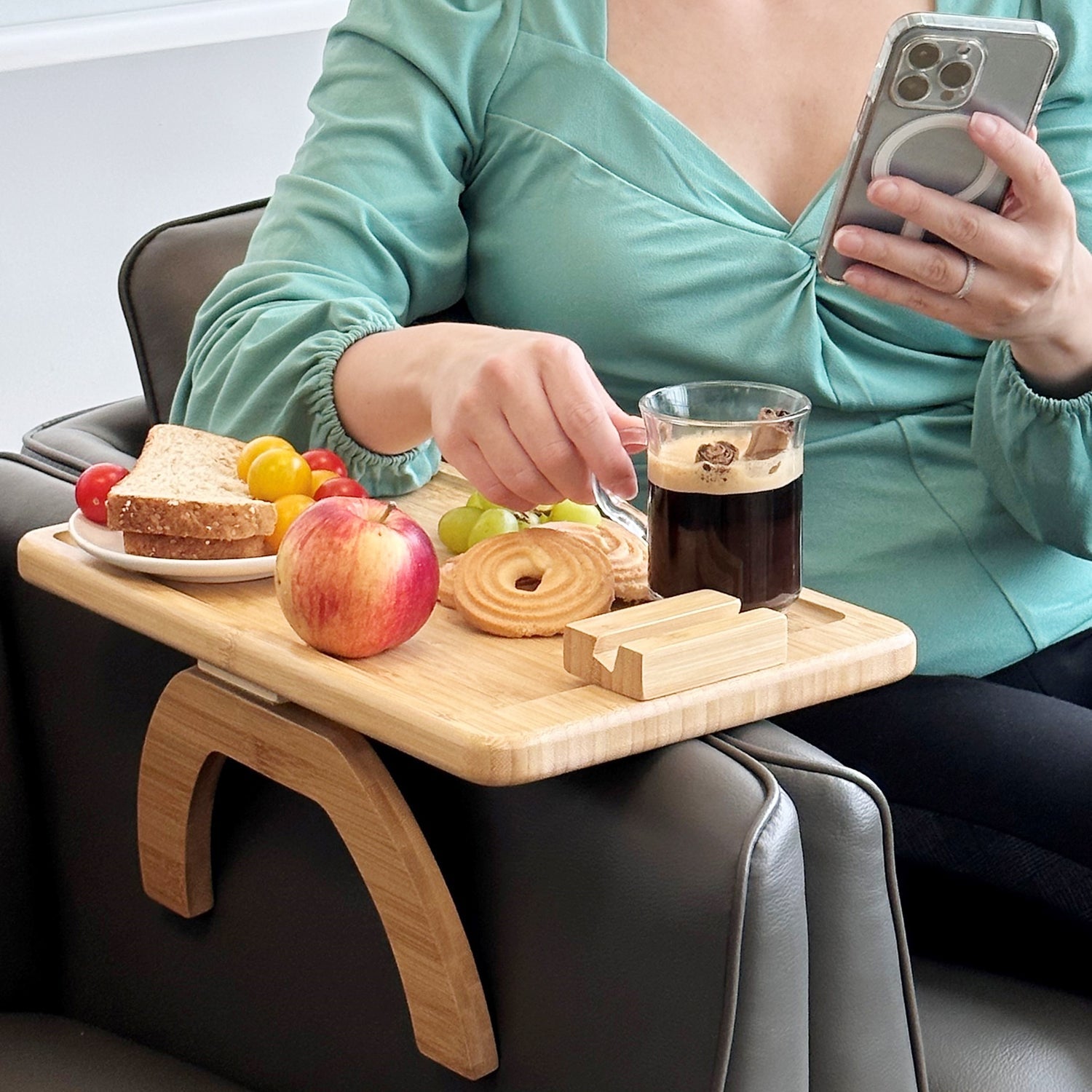 JS Gourmet - Plateau de Canapé en Bambou avec Support pour Téléphone - Simple Boutique