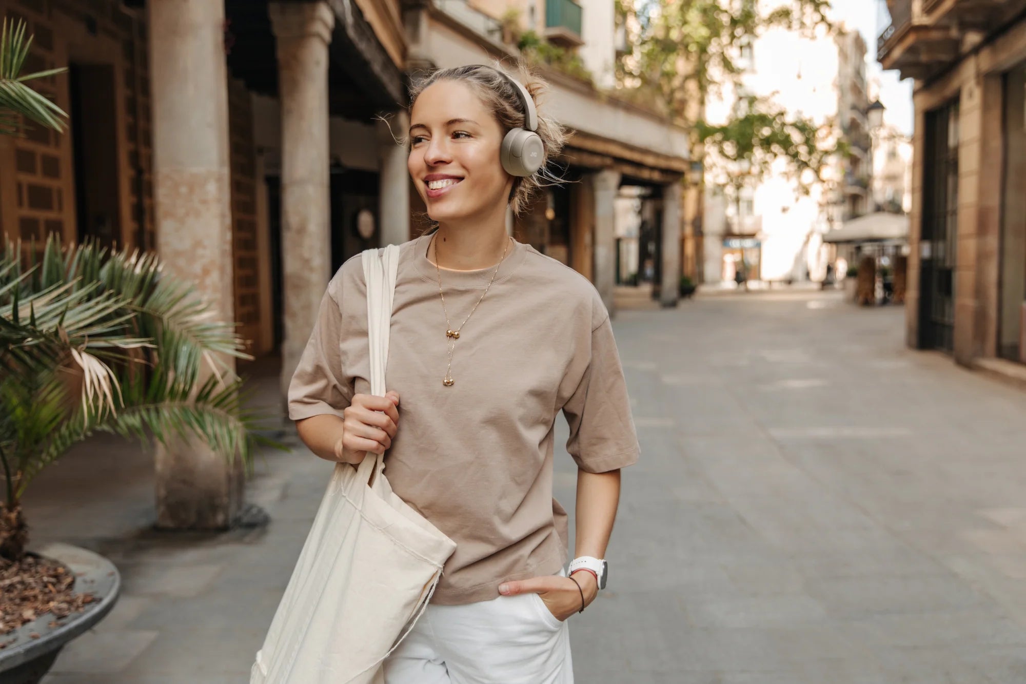 JVC HA-S59W-C Écouteurs Sans Fil Bluetooth 5.4 – Beige Mat – Autonomie 50 h, Design Ergonomique - Simple Boutique