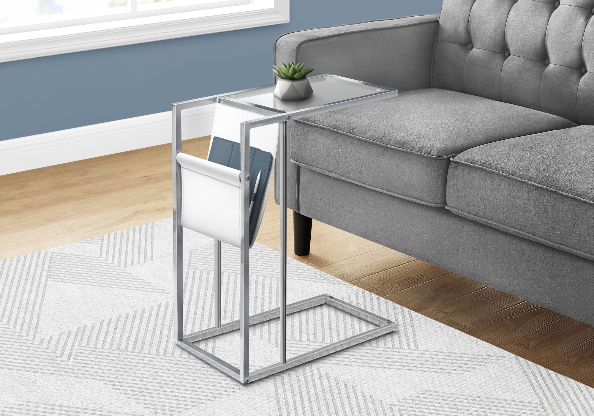 Monarch Specialties I 3034 Table D'appoint, En Forme De C, Bout, Côté, Collation, Stockage Du Magazine, Salon, Chambre À Coucher, Métal, Pu D'aspect Cuir, Verre Trempé, Chrome, Dégager, Contemporain, Moderne - Simple Boutique
