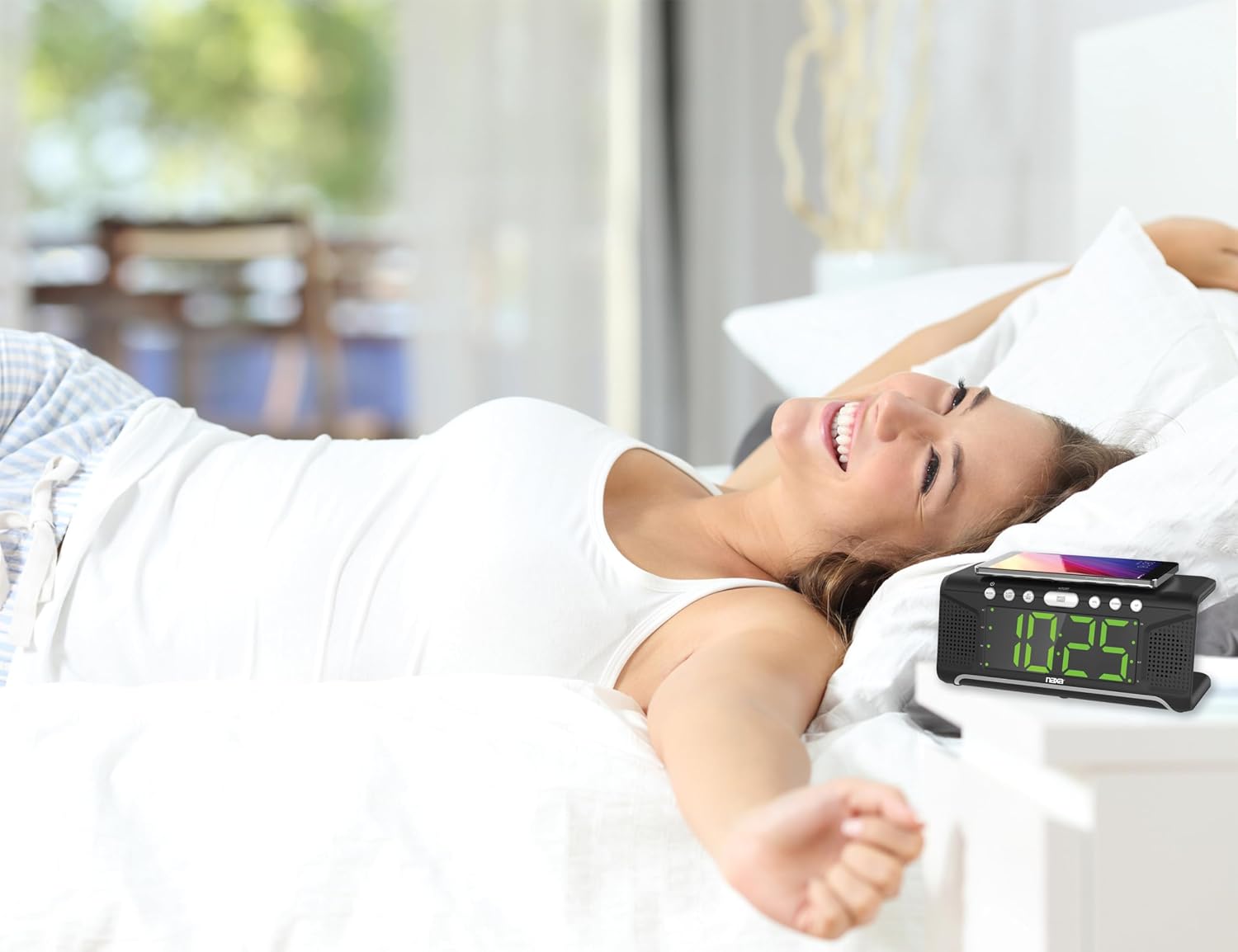 Radio-réveil double alarme avec chargeur sans fil Qi et radio FM (NRC-190) noir - Simple Boutique