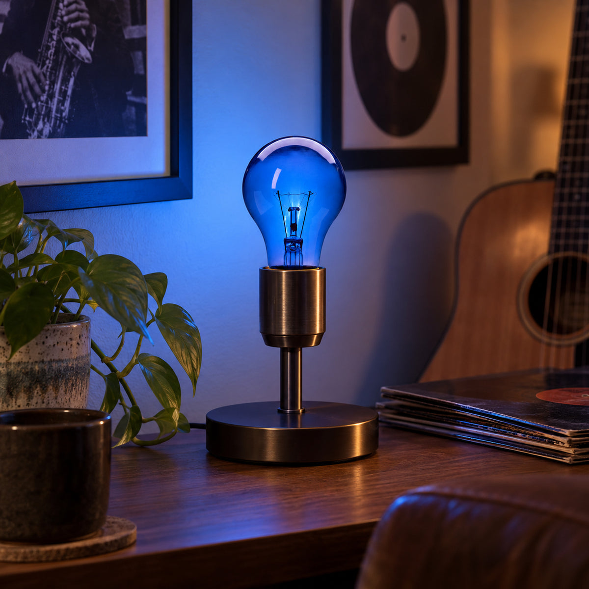 Xtricity Ampoule de fête A19 - bleue, 60 W, incandescente, culot moyen E26, une seule - Lot de 6 - Simple Boutique