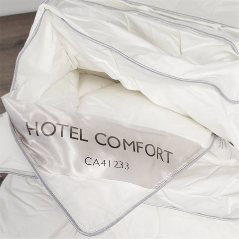 Cotton House - Couette Synthétique Hotel Comfort, 100% Coton,  Remplissage 3D 100% Fibre MicroGel, Grandeur Double, Blanc