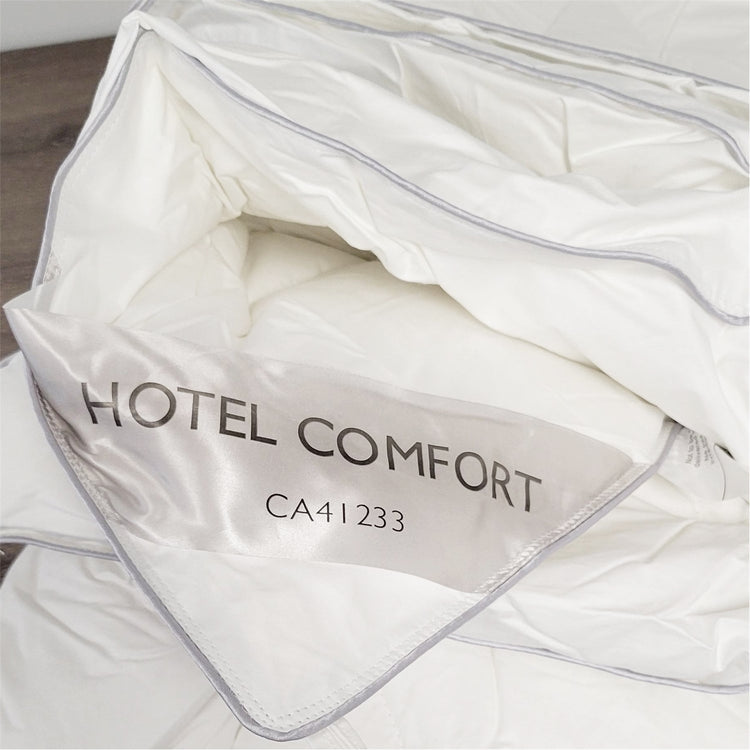 Cotton House - Couette Synthétique Hotel Comfort, 100% Coton, Remplissage 3D 100% Fibre MicroGel, Grandeur Queen, Blanc - Simple Boutique